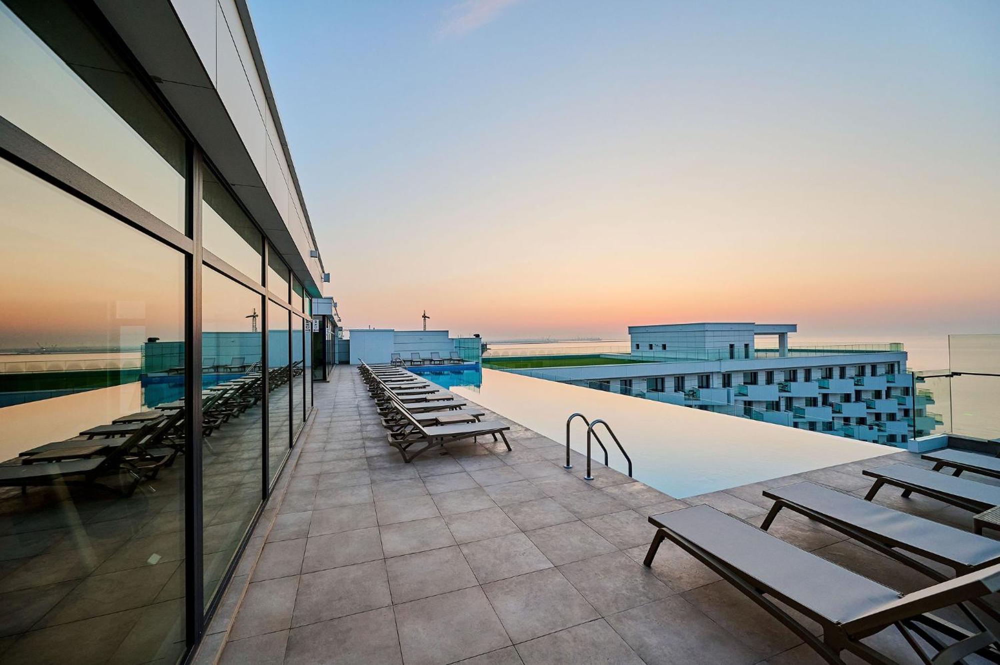 Beach Bliss Apartment In Infinity Beach Resort Parking Mamaia Exterior foto